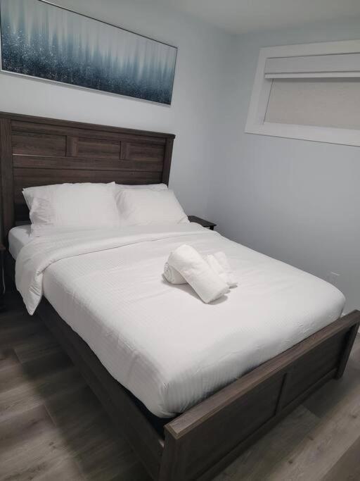 Pansy Apartment Edmonton