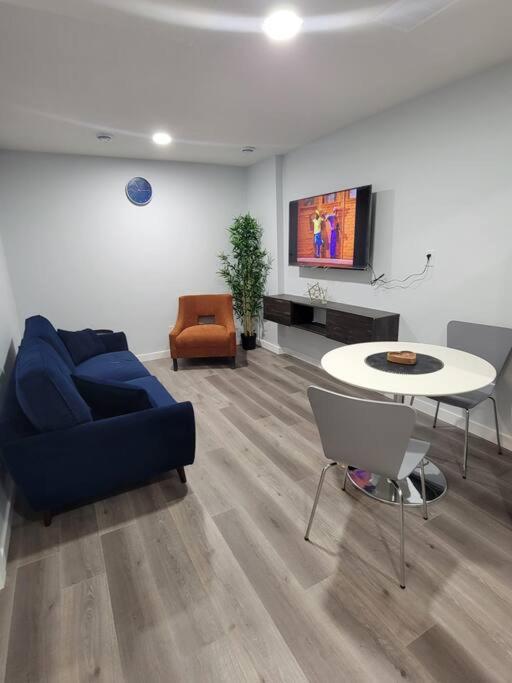 Apartment Pansy