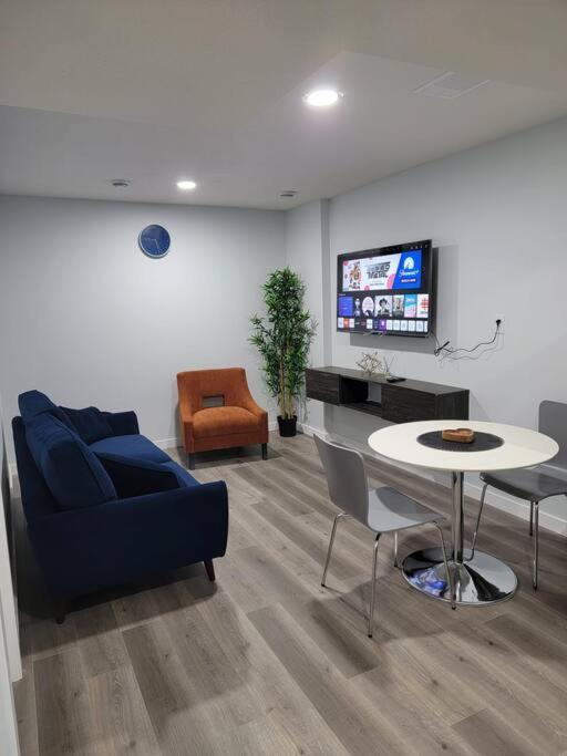 Apartment Pansy Edmonton