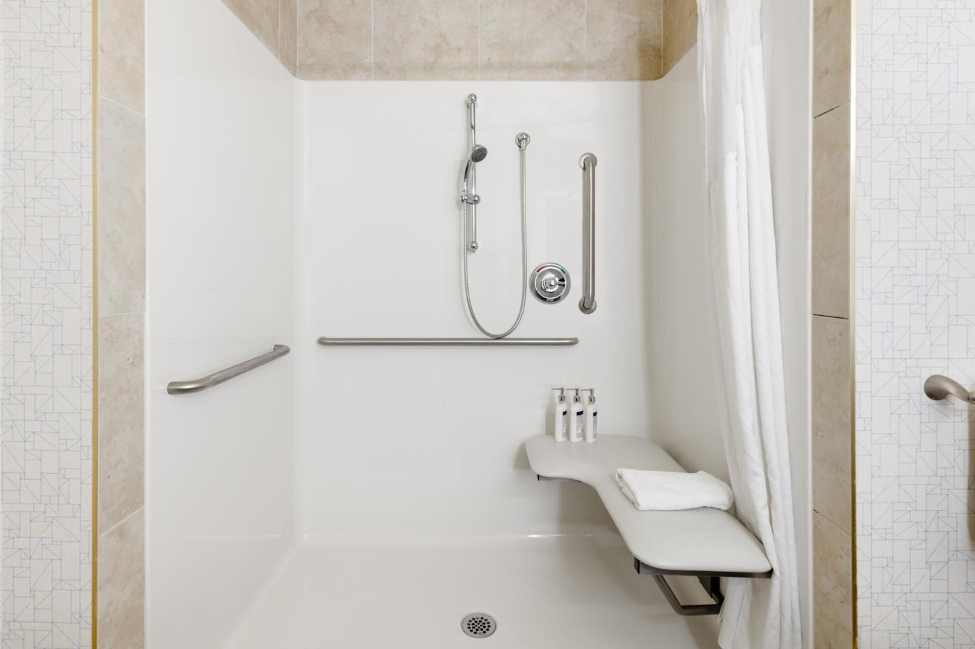 Express & Suites-edmonton South By Ihg Hotel 3*