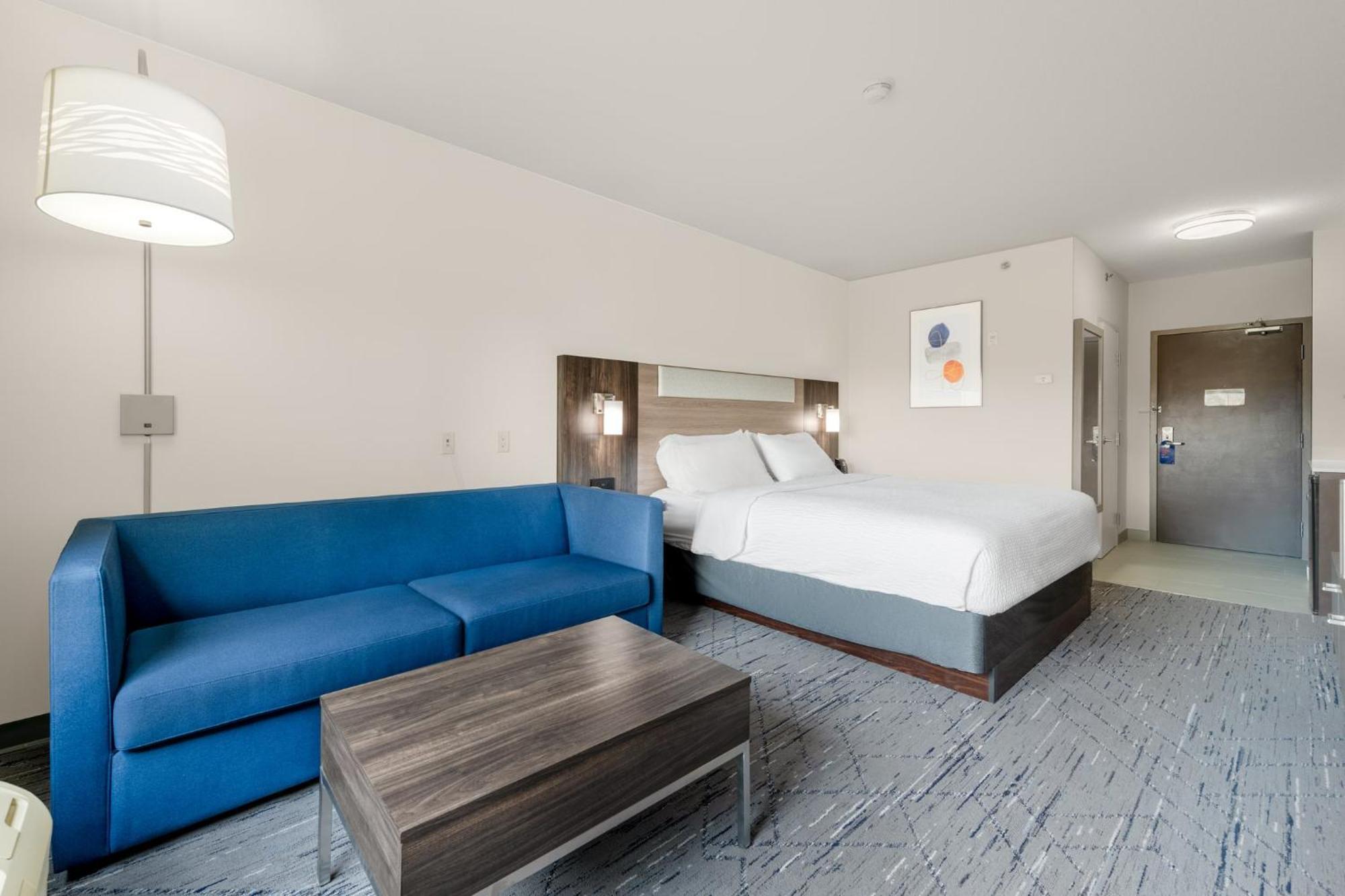 Hotel Express & Suites-edmonton South By Ihg Edmonton