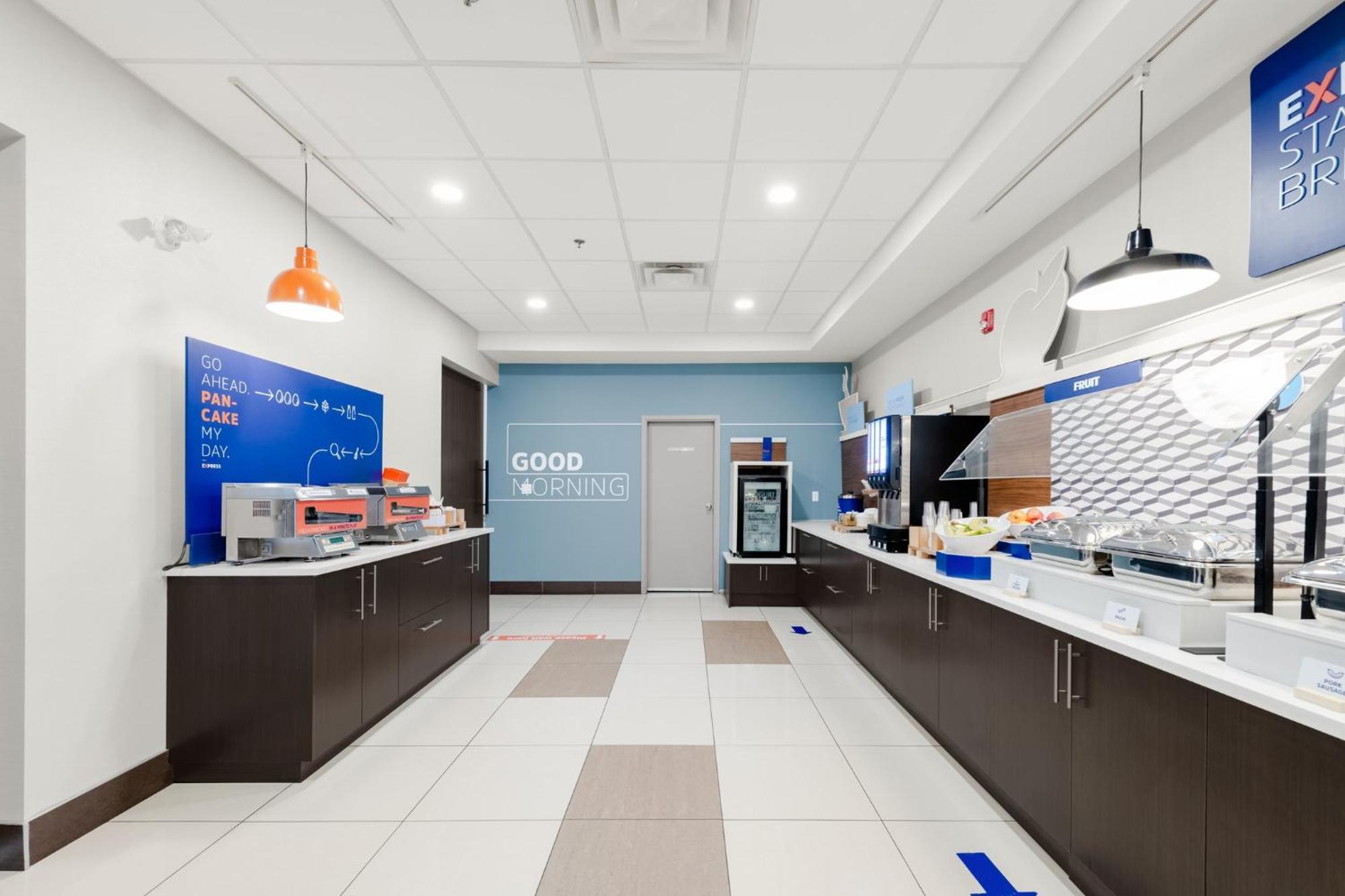 Express & Suites-edmonton South By Ihg 3*