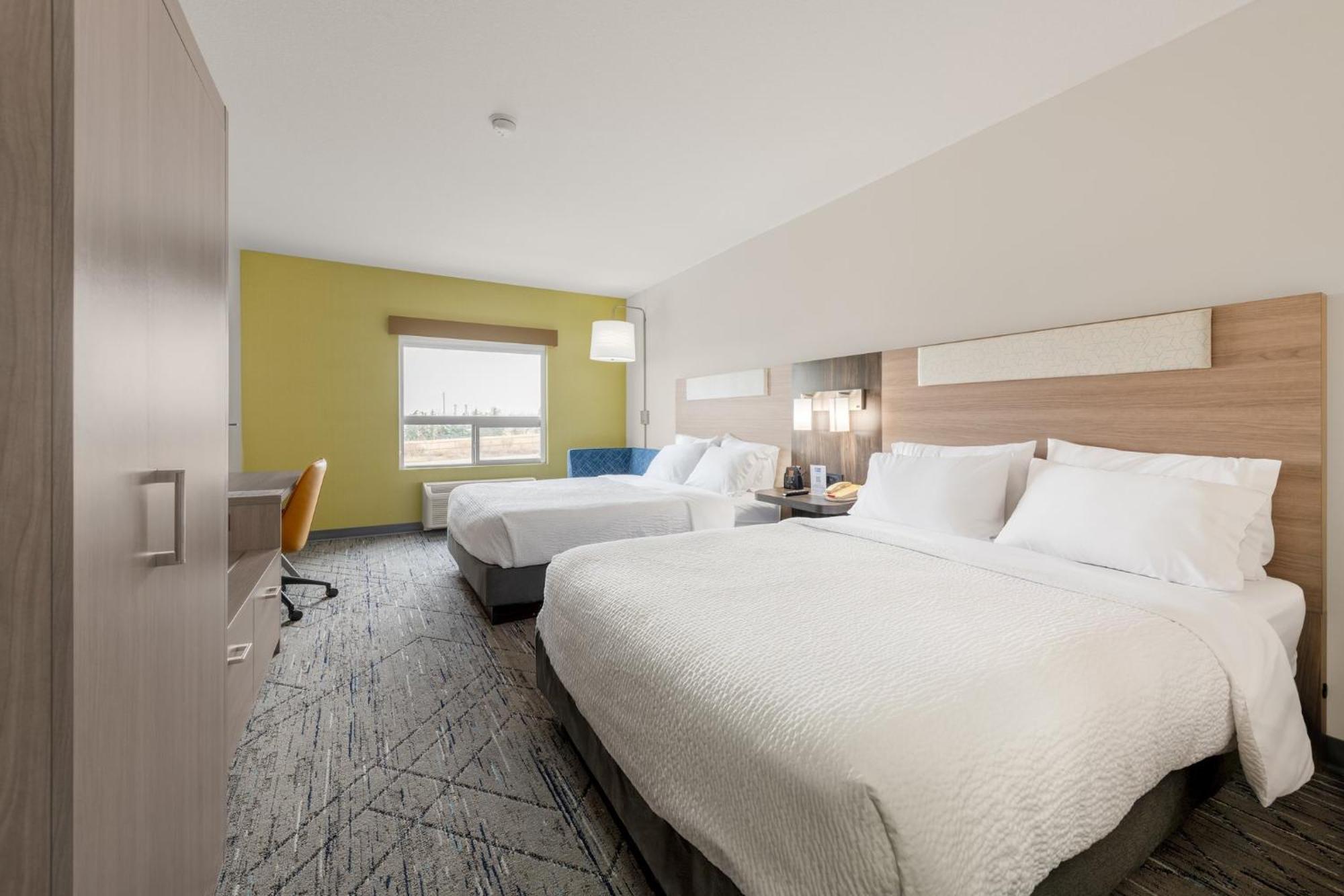 Express & Suites-edmonton South By Ihg