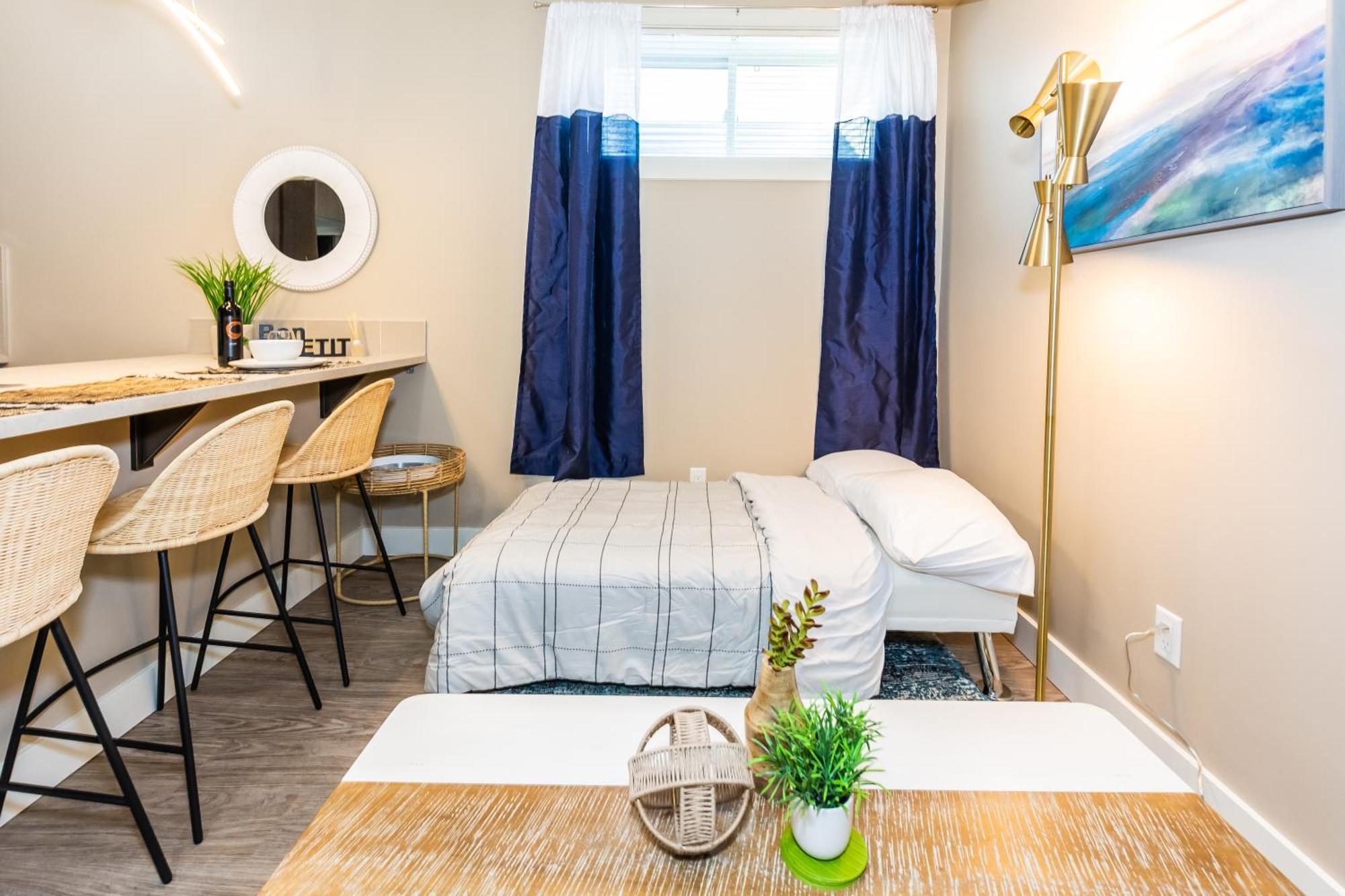 Queen Bed * Netflix * Wifi * Long Or Short Holiday home