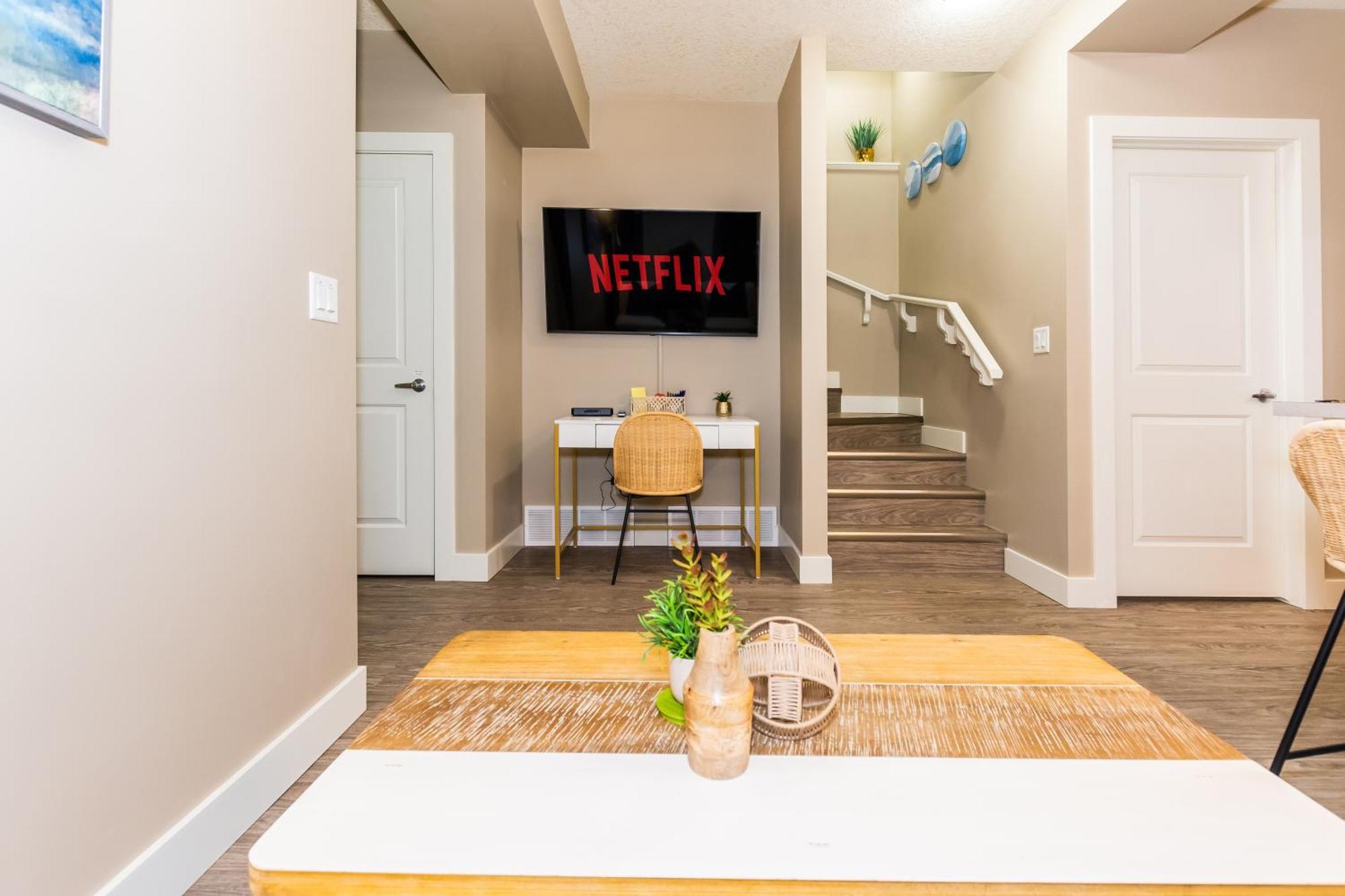 Queen Bed * Netflix * Wifi * Long Or Short *