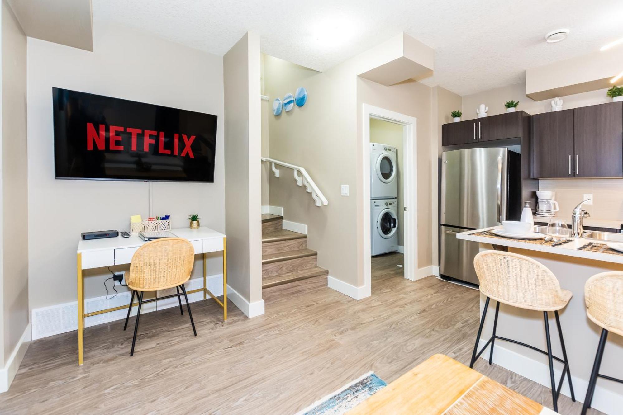 Queen Bed * Netflix * Wifi * Long Or Short Holiday home *