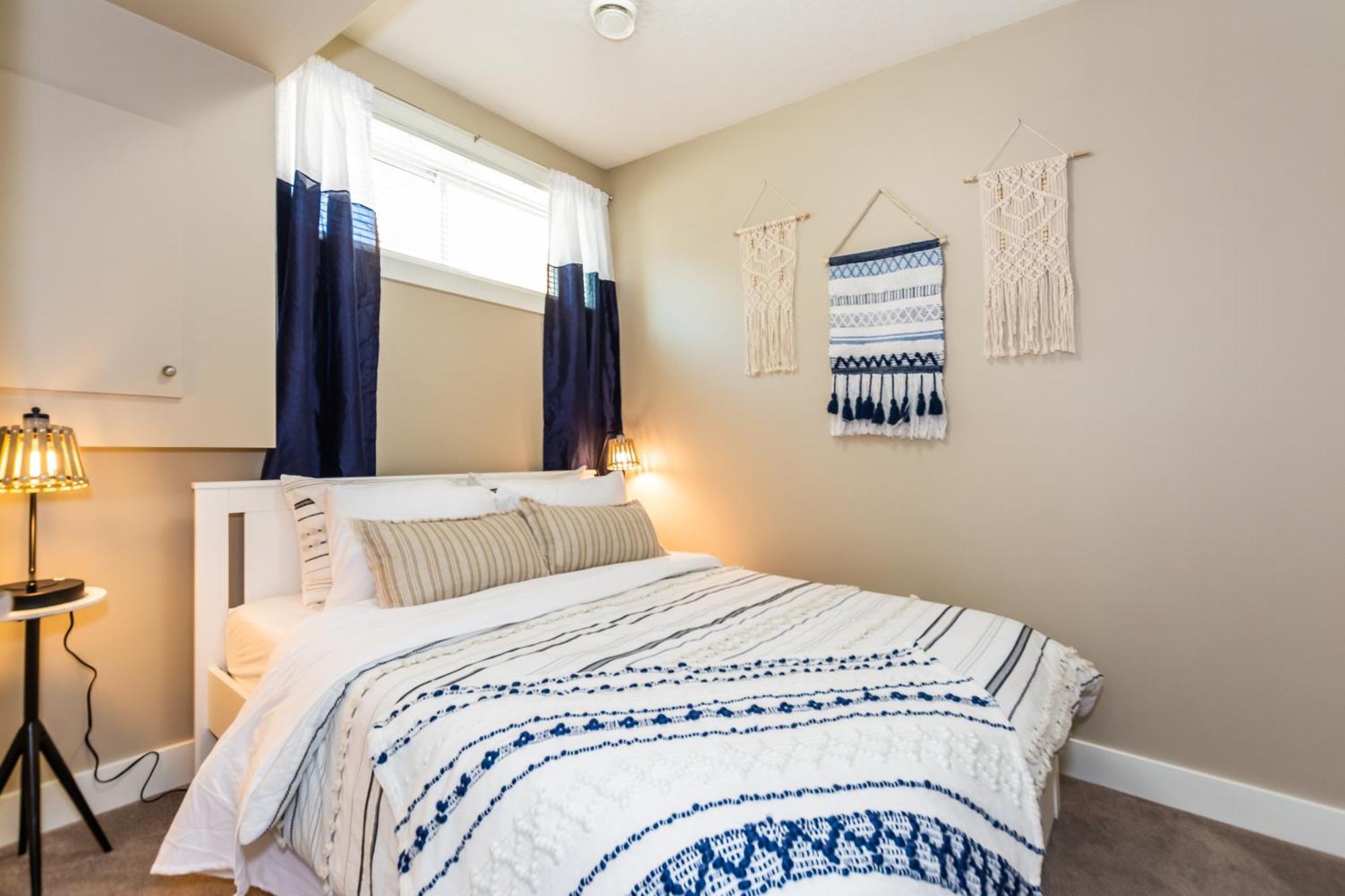 Queen Bed * Netflix * Wifi * Long Or Short Edmonton