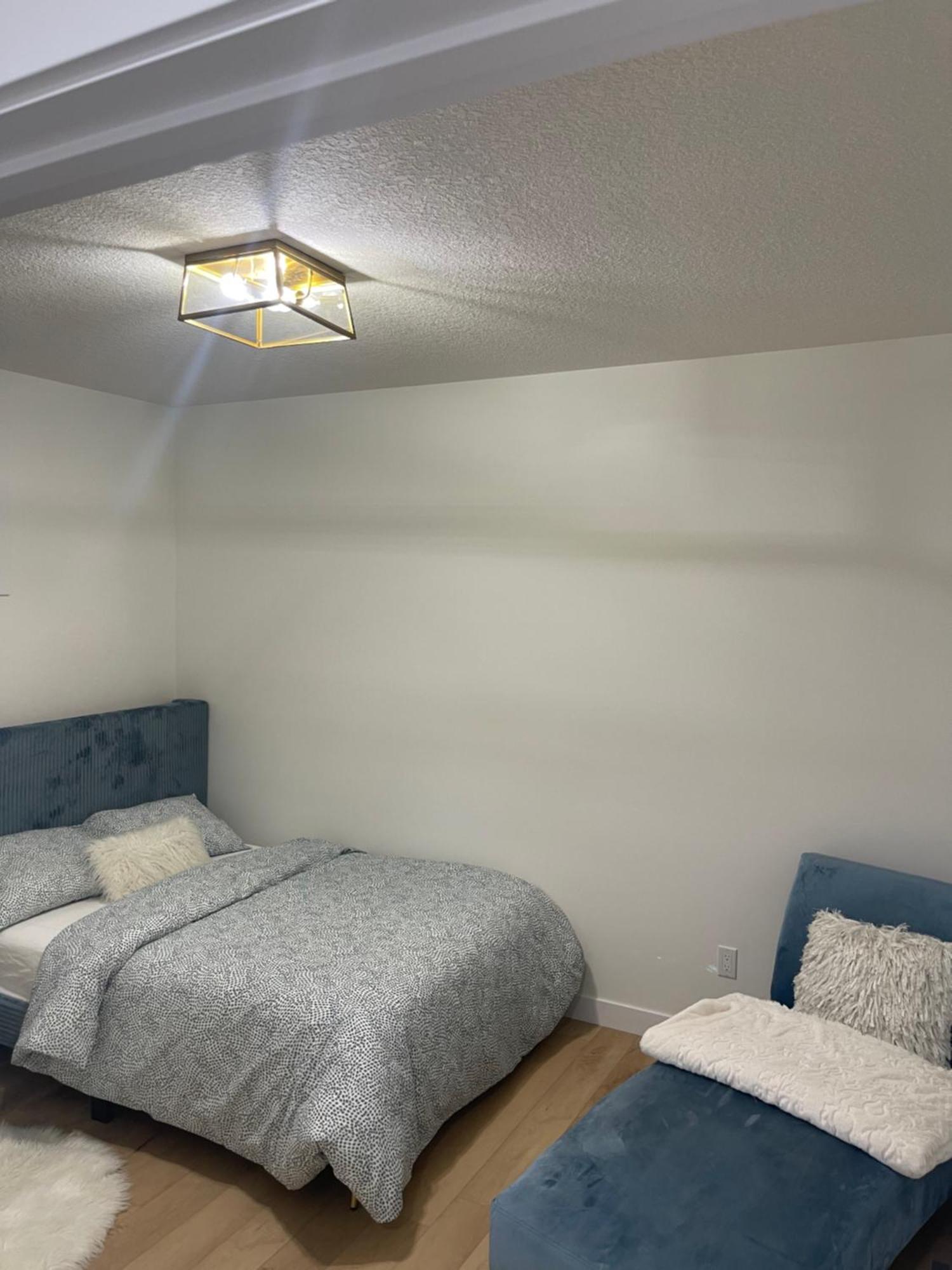 Stylish 2 Bedroom In Sw Close To Windermere And International Airport Edmonton