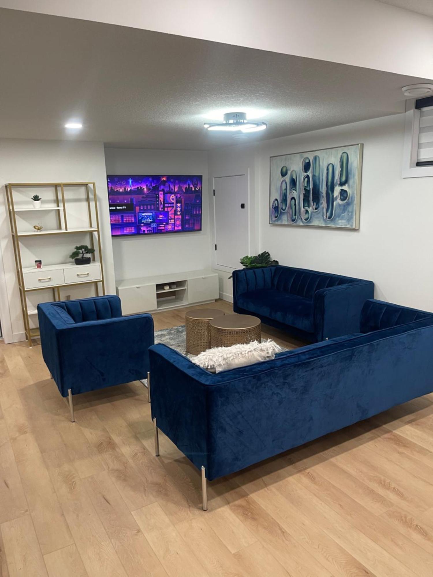 Stylish 2 Bedroom In Sw Close To Windermere And International Airport Villa Edmonton
