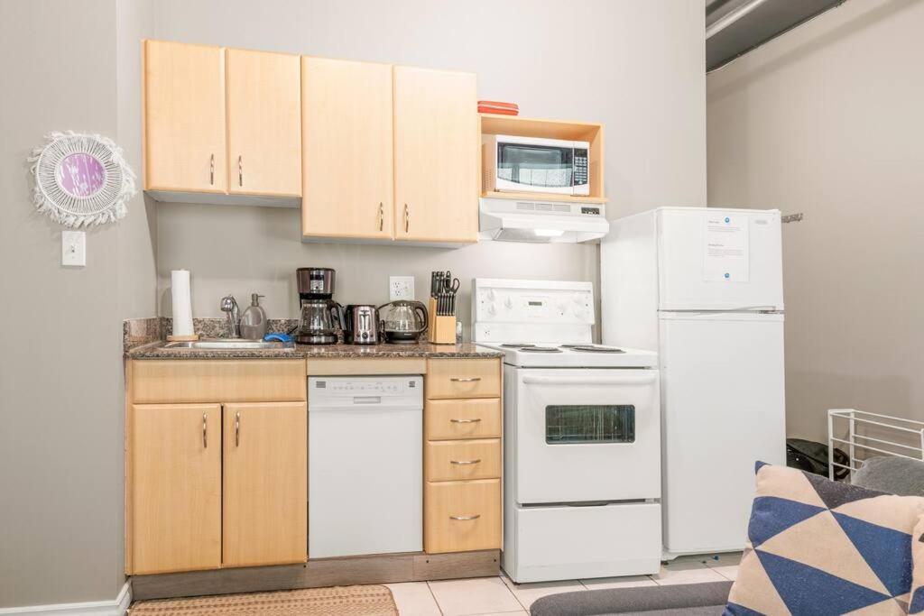 Chic 2-bedroom With Arcade Apartment