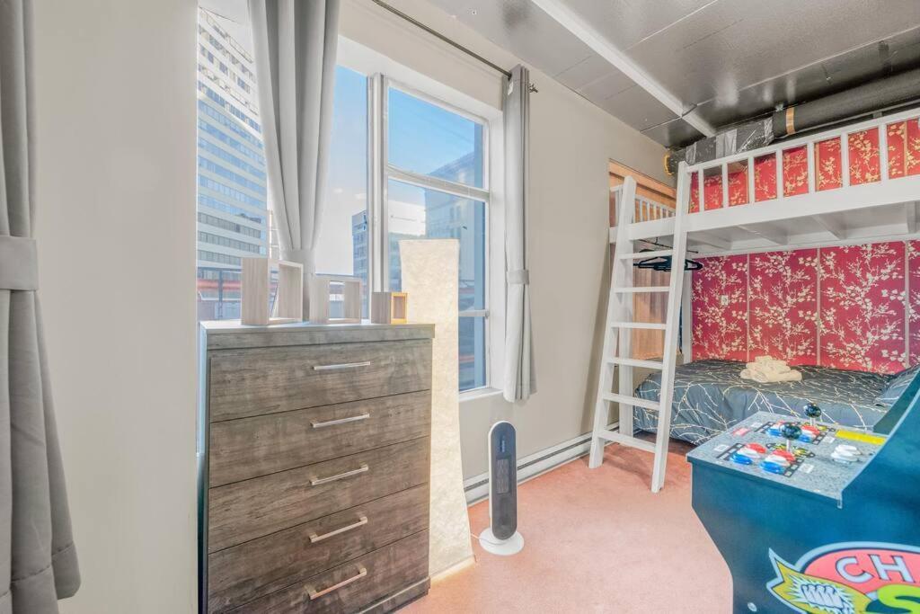 Chic 2-bedroom With Arcade Edmonton