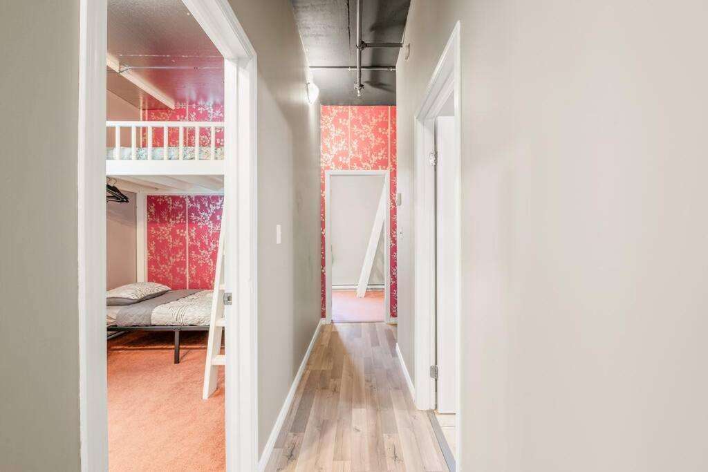 Chic 2-bedroom With Arcade Apartment Edmonton