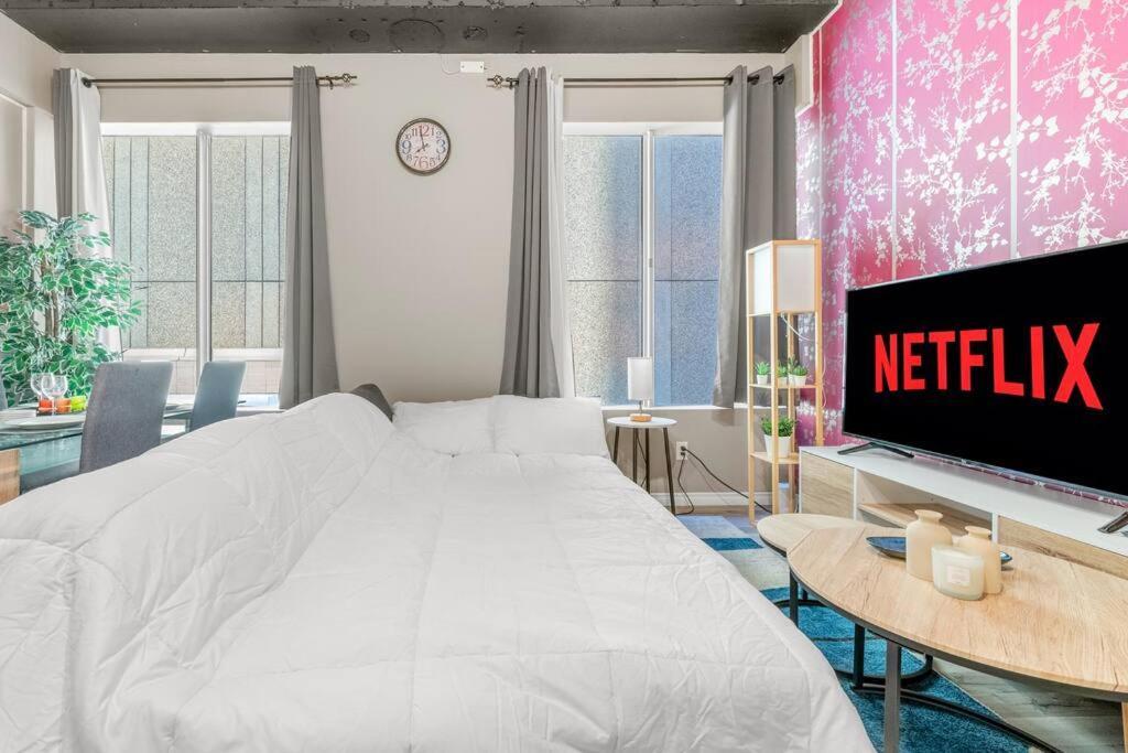 Chic 2-bedroom With Arcade Apartment *