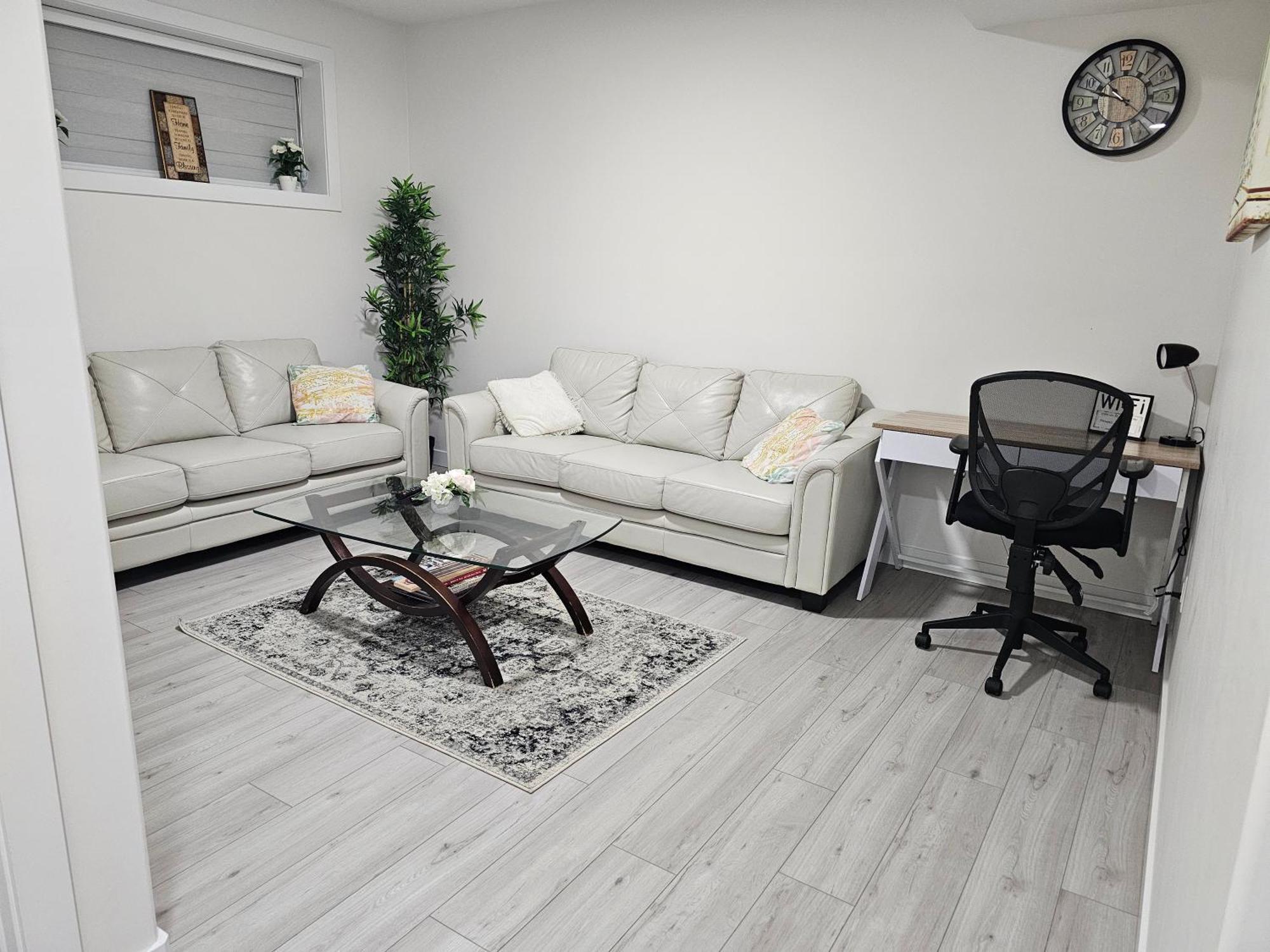 New Built House, In Style Guest Suite, 2bedroom, 2bed, 2bath Edmonton