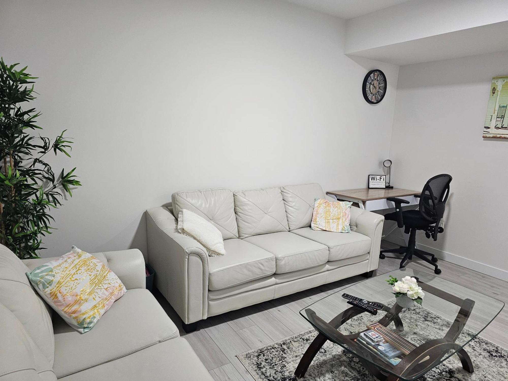 Holiday home New Built House, In Style Guest Suite, 2bedroom, 2bed, 2bath *