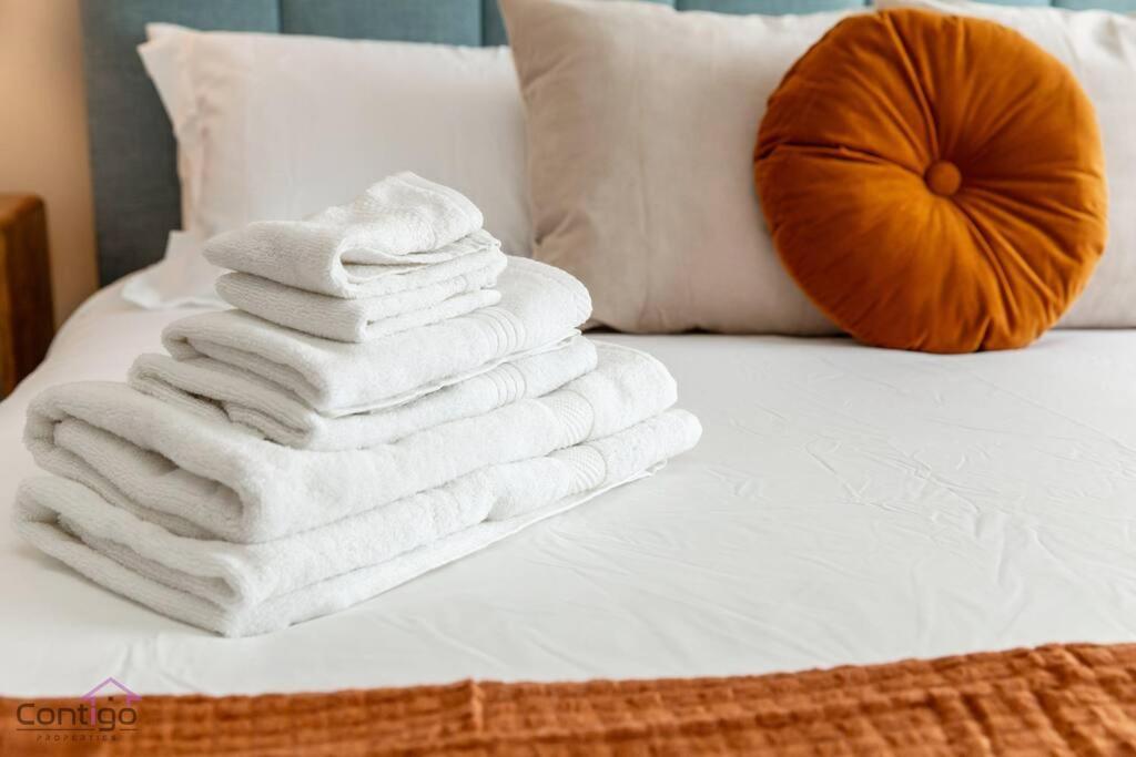 Holiday home The Azure, Near Dt & University, Two King Beds! *