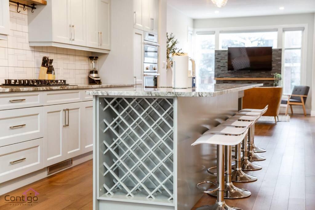 Holiday home The Azure, Near Dt & University, Two King Beds!
