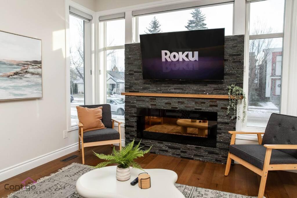 Holiday home The Azure, Near Dt & University, Two King Beds! Edmonton