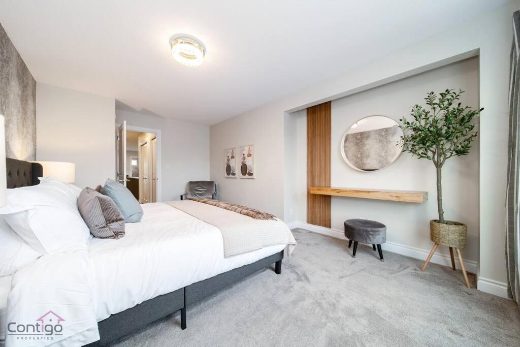 Holiday home The Azure, Near Dt & University, Two King Beds! *