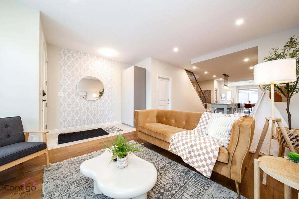 The Azure, Near Dt & University, Two King Beds! * Edmonton