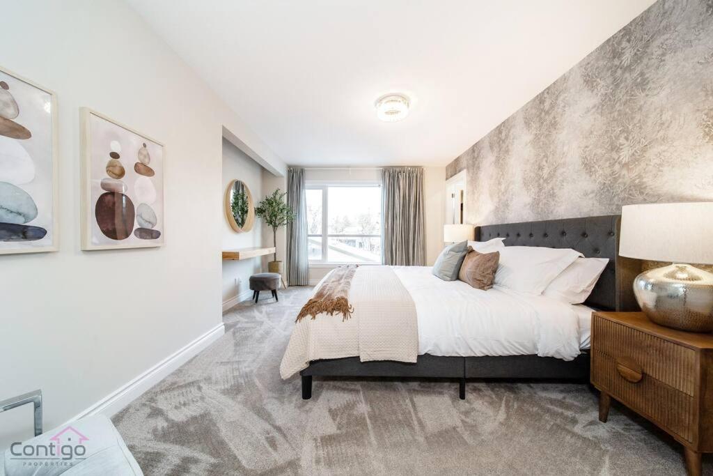 The Azure, Near Dt & University, Two King Beds! Holiday home *