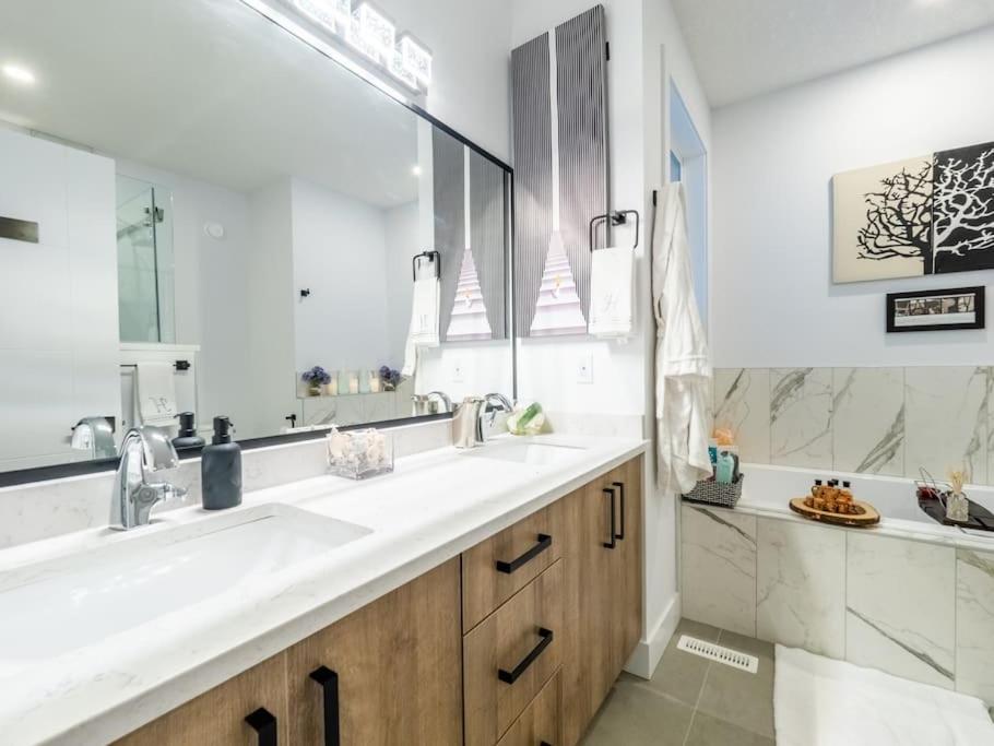 Holiday home Welcome To Happy Place Where Cozy Comfort Meets Exquisite Luxury