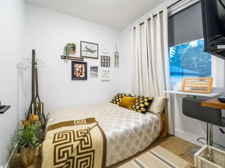 Welcome To Happy Place Where Cozy Comfort Meets Exquisite Luxury Holiday home Edmonton