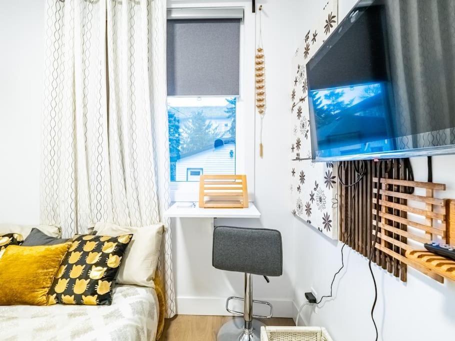 Welcome To Happy Place Where Cozy Comfort Meets Exquisite Luxury *