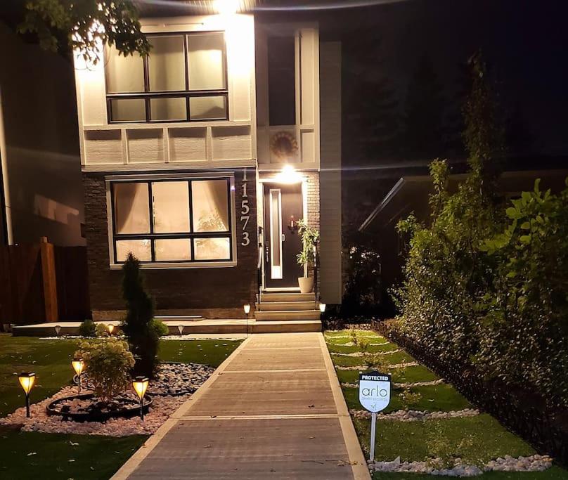 Welcome To Happy Place Where Cozy Comfort Meets Exquisite Luxury Edmonton