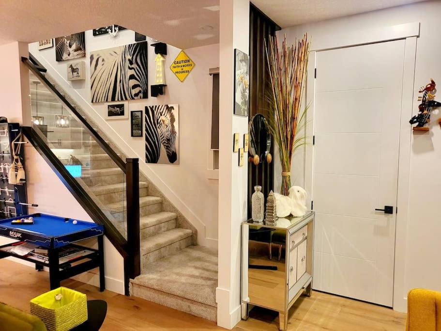 Welcome To Happy Place Where Cozy Comfort Meets Exquisite Luxury Edmonton