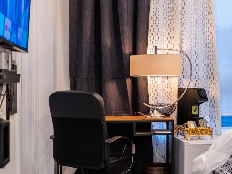 Welcome To Happy Place Where Cozy Comfort Meets Exquisite Luxury Holiday home Edmonton