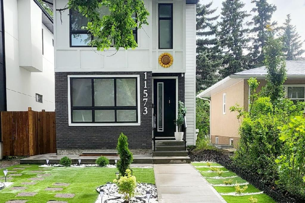Holiday home Welcome To Happy Place Where Cozy Comfort Meets Exquisite Luxury