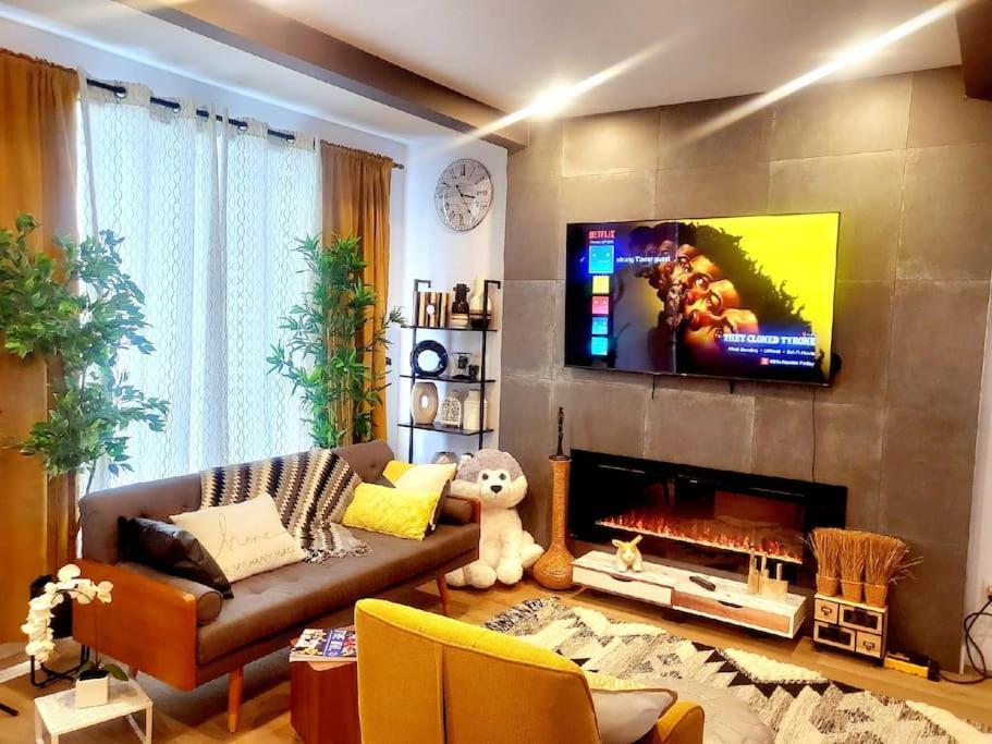 Welcome To Happy Place Where Cozy Comfort Meets Exquisite Luxury * Edmonton