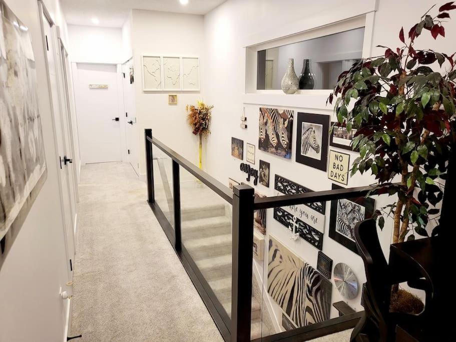 Welcome To Happy Place Where Cozy Comfort Meets Exquisite Luxury * Edmonton