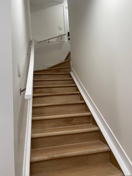 Stylish 2 Bedroom In Sw Close To Windermere And International Airport Villa *