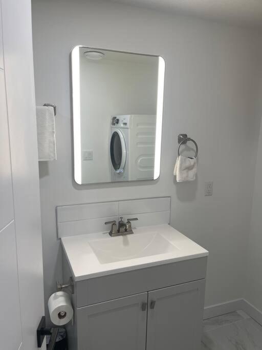 Villa Stylish 2 Bedroom In Sw Close To Windermere And International Airport Edmonton