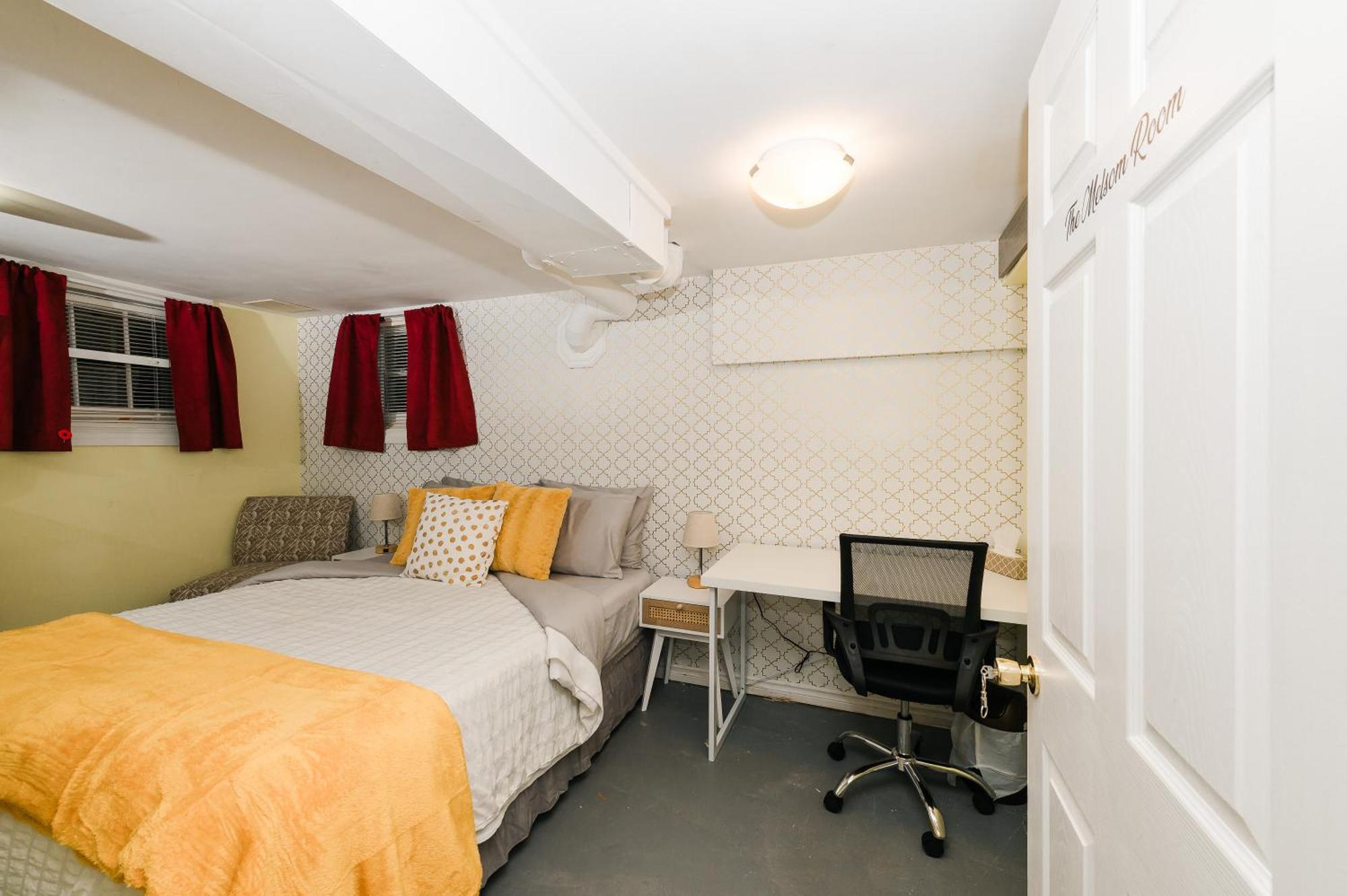 Quaint & Cozy Bed & Breakfast Edmonton