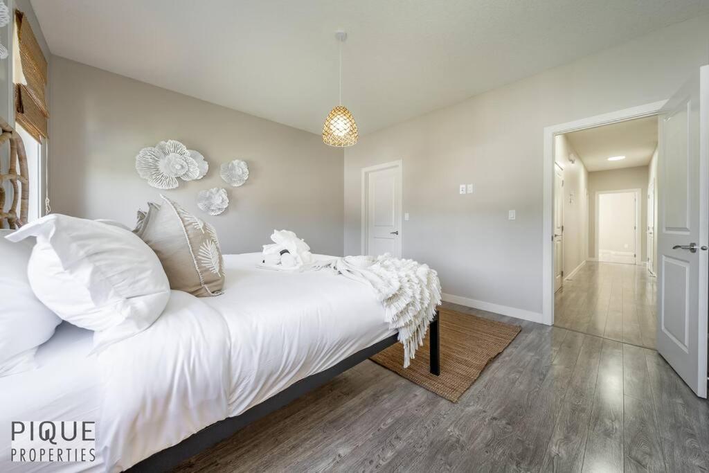 Boho Vibes - Patio & Bbq - King Bed - Garage Parking * Edmonton