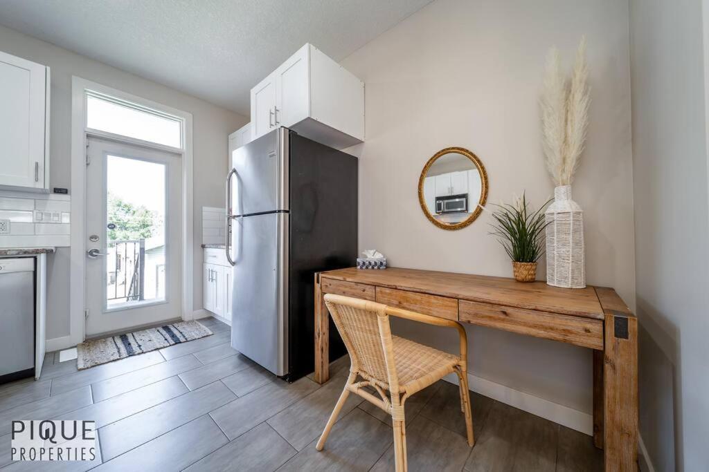 Boho Vibes - Patio & Bbq - King Bed - Garage Parking Holiday home Edmonton