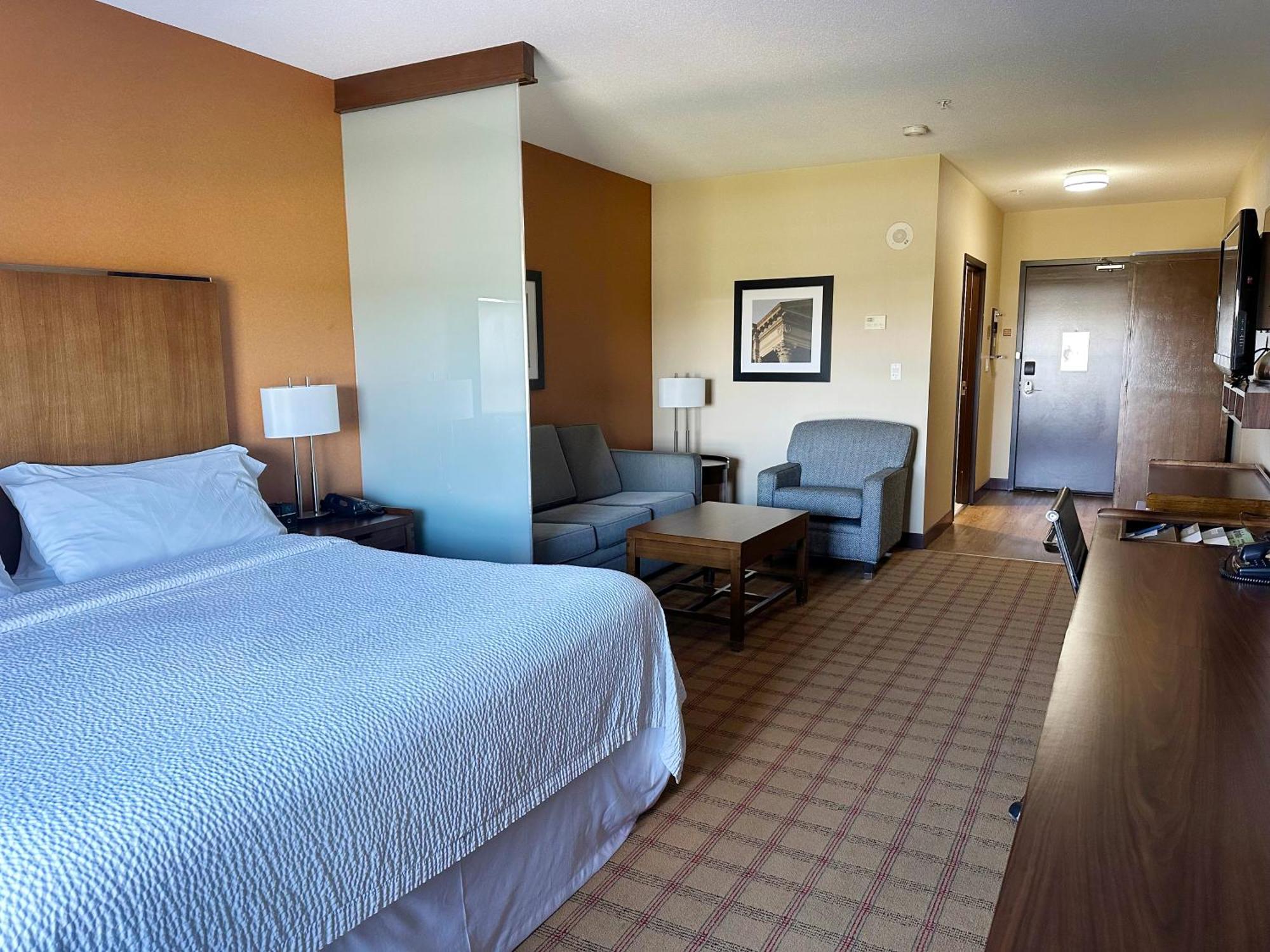 Four Points By Sheraton Gateway Hotel 3*
