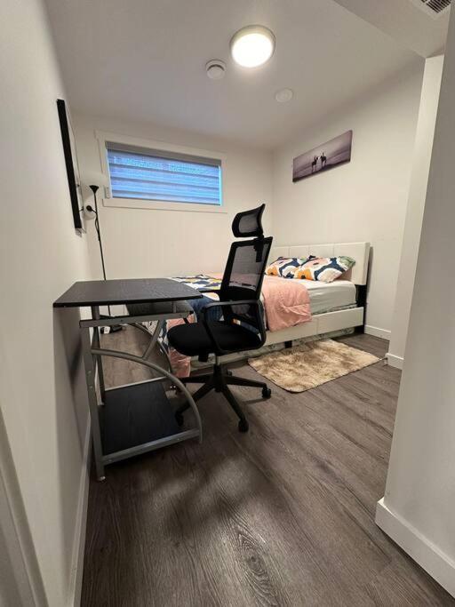 Brand New 1 Bedroom Basement Suite. Wi-fi,netflix Apartment