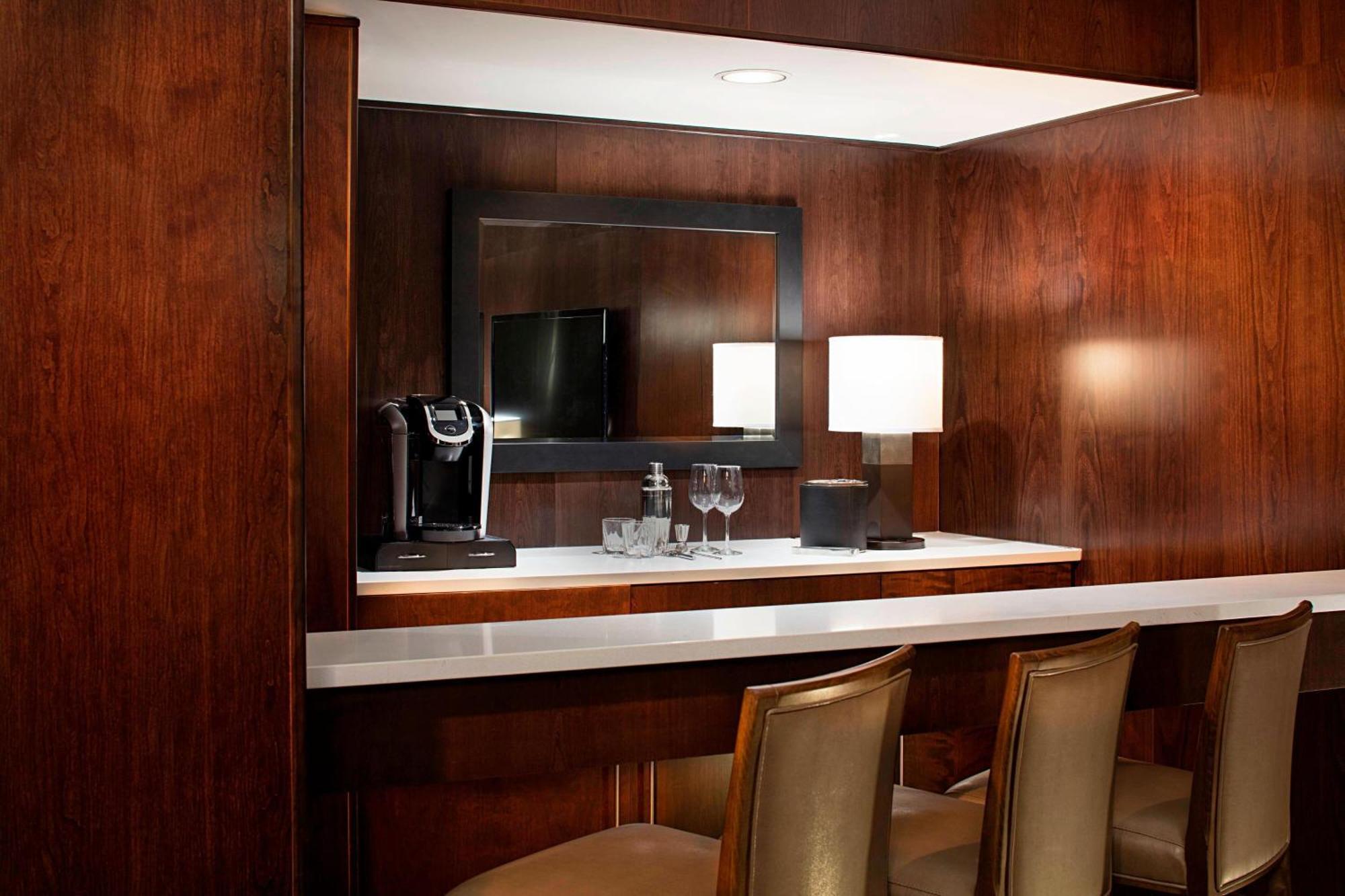 Delta By Marriott South Conference Centre 4*