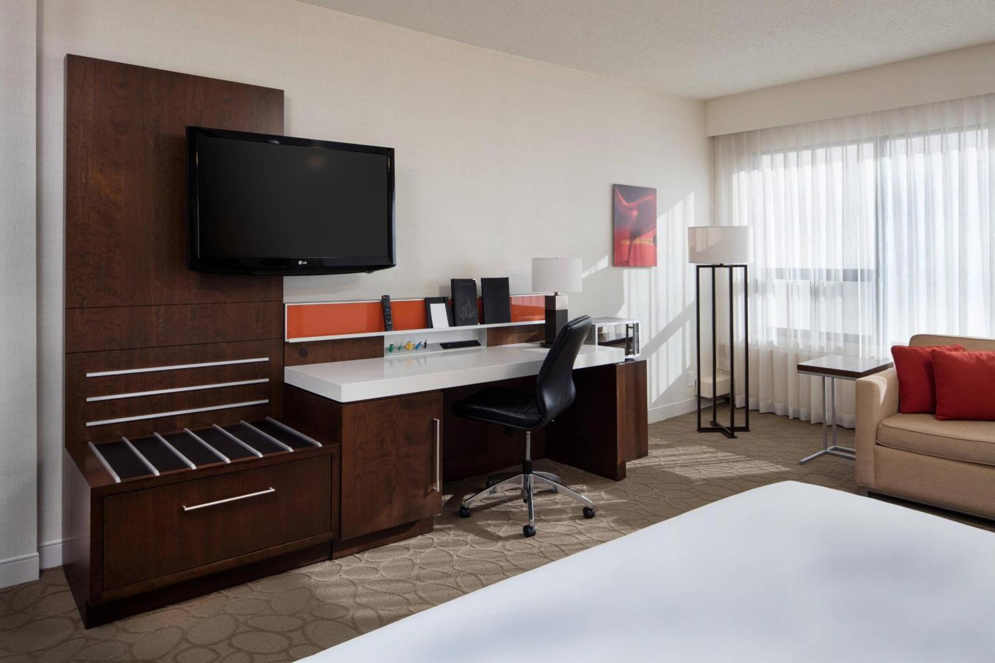 Delta By Marriott South Conference Centre Hotel 4*
