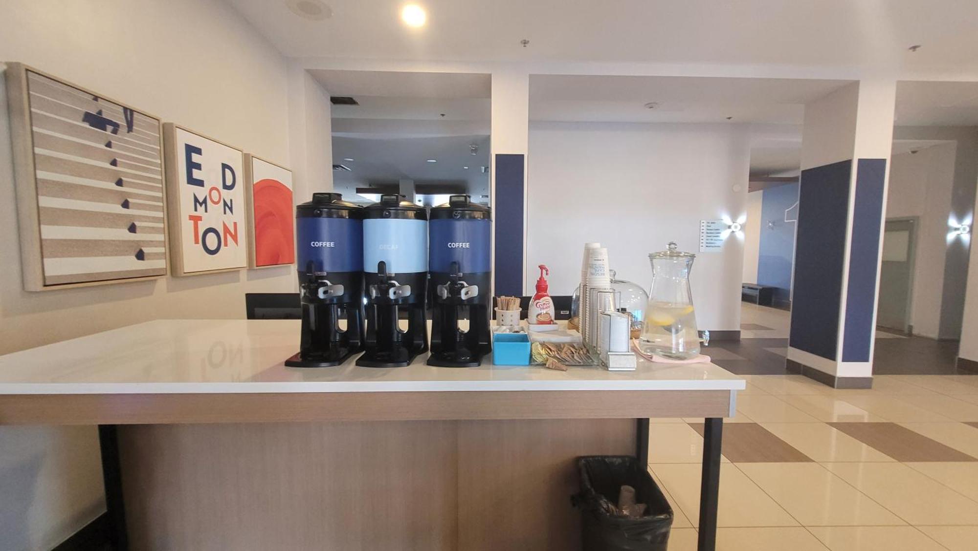 Hotel Express & Suites-edmonton South By Ihg