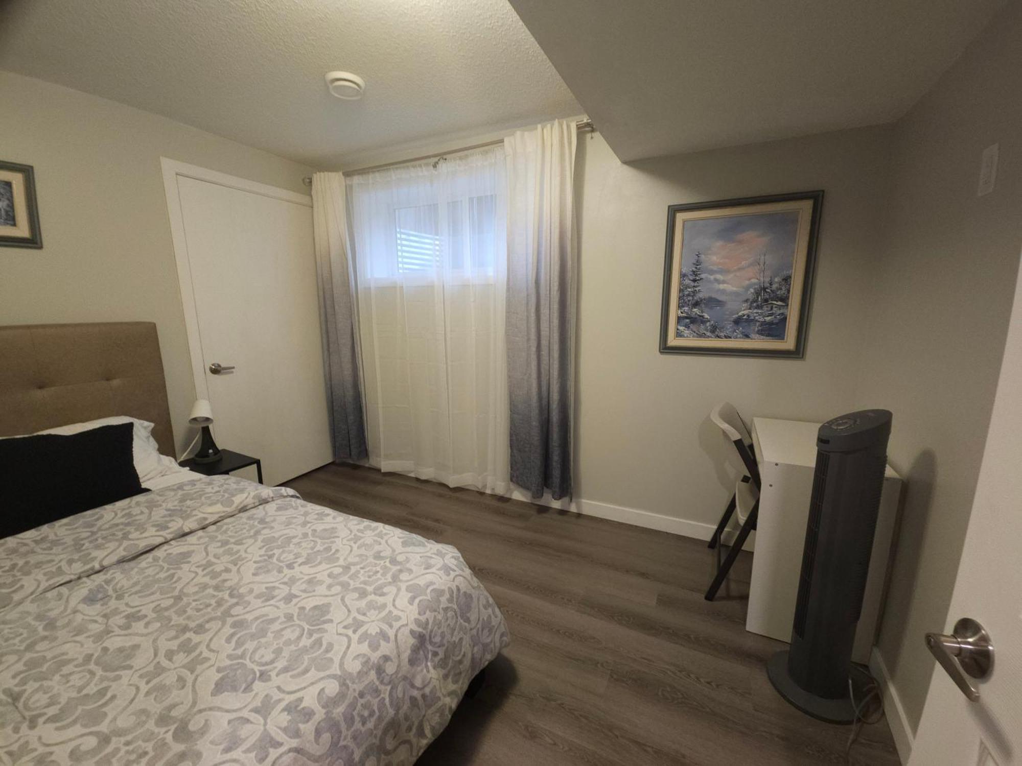 Cozy 2 Bedroom Suite, Queen Beds, Near The Airport Apartment *