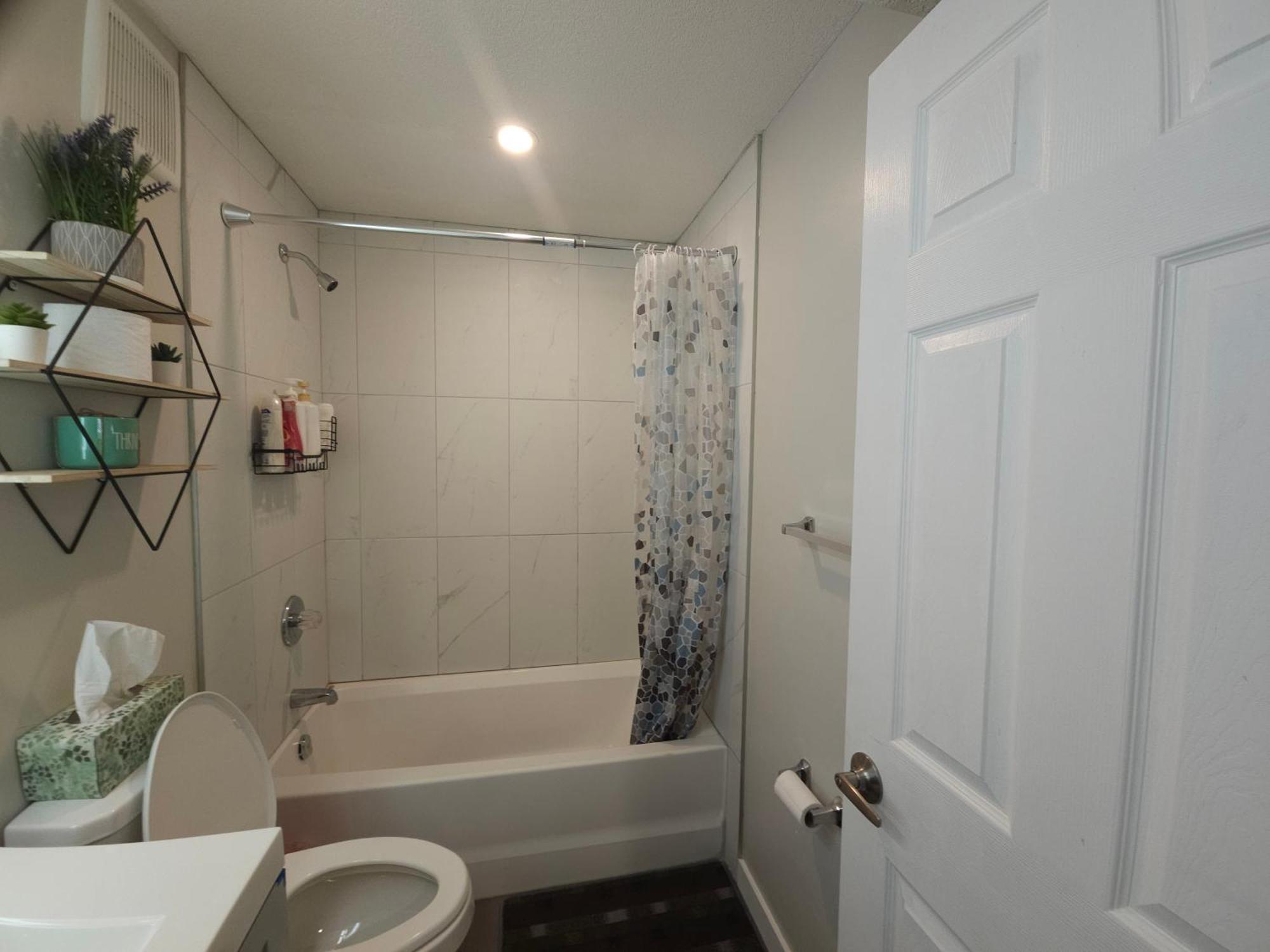 Apartment Cozy 2 Bedroom Suite, Queen Beds, Near The Airport Edmonton