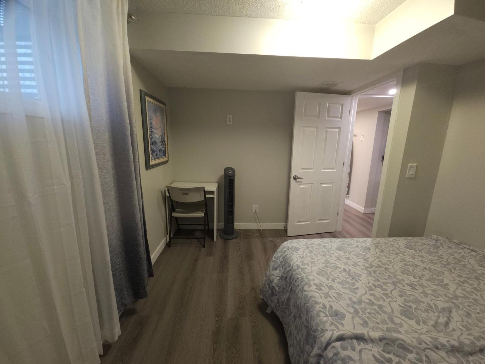 Apartment Cozy 2 Bedroom Suite, Queen Beds, Near The Airport *