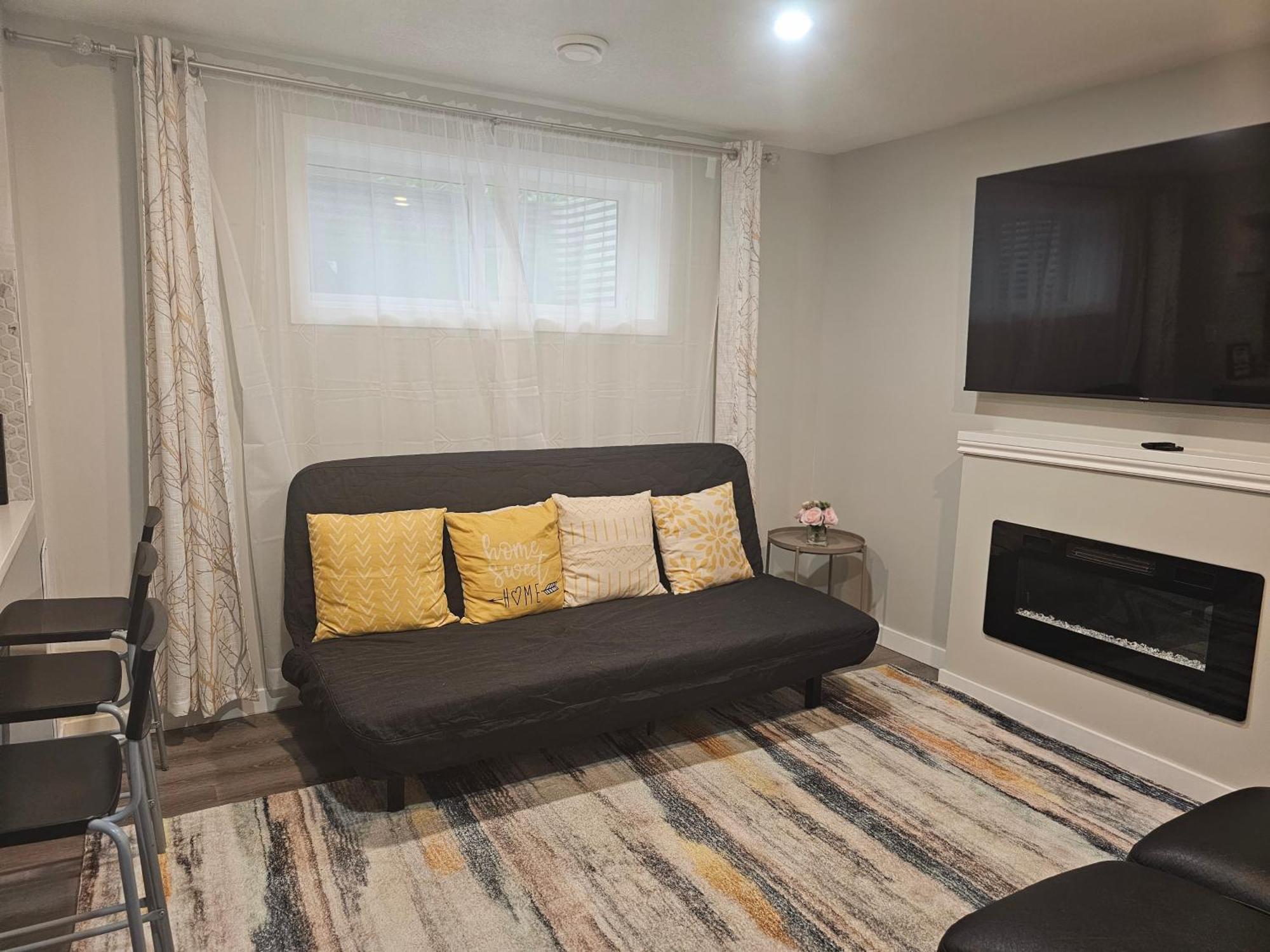 Apartment Cozy 2 Bedroom Suite, Queen Beds, Near The Airport *