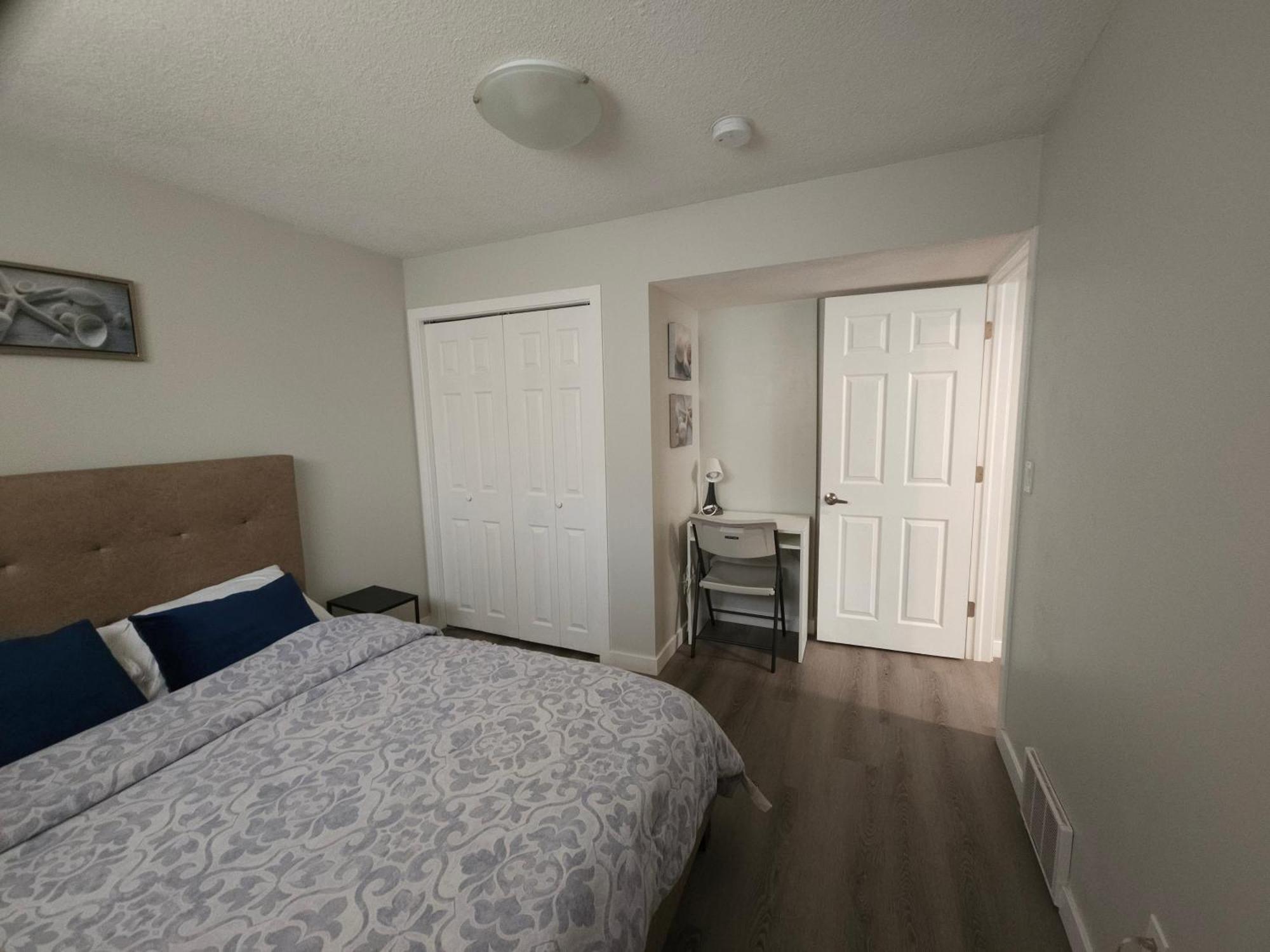Cozy 2 Bedroom Suite, Queen Beds, Near The Airport *