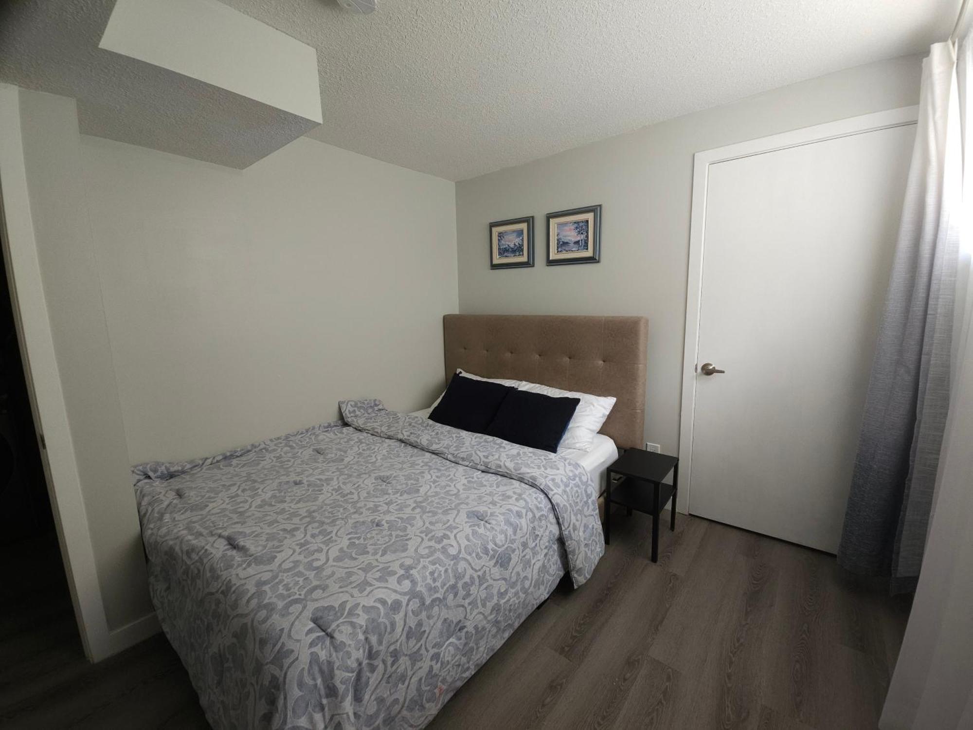 Cozy 2 Bedroom Suite, Queen Beds, Near The Airport Edmonton